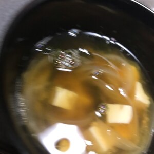 油あげと玉ねぎとわかめと木綿豆腐のお味噌汁